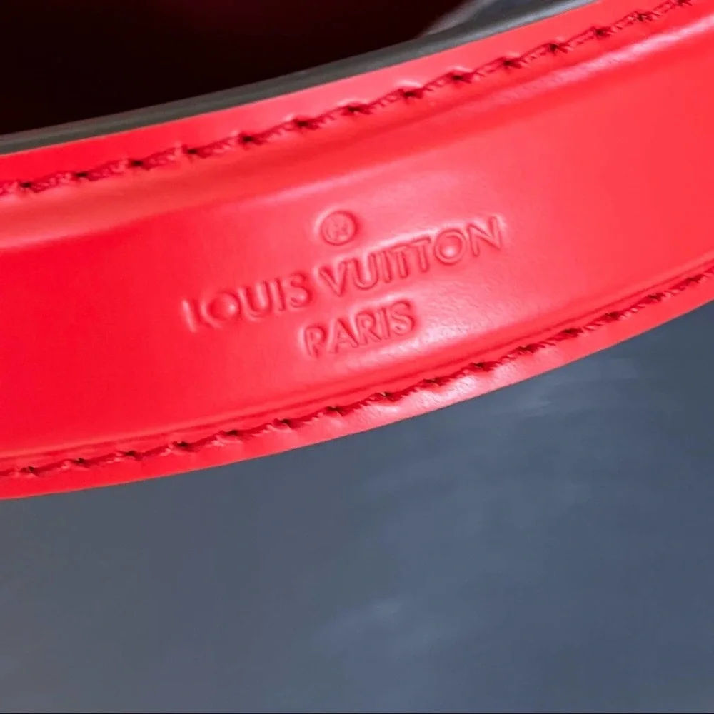 SOLD! Louis Vuitton Neonoe MM in Epi Leather Blue and Red - Picture 15 of 16